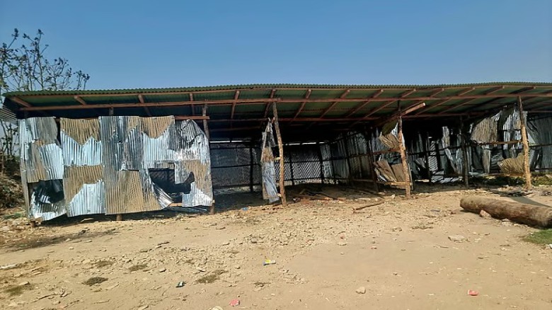 ব্যানার লাগিয়ে নদীবন্দরের জমি দখল, অবৈধ স্থাপনা গুঁড়িয়ে দিল 