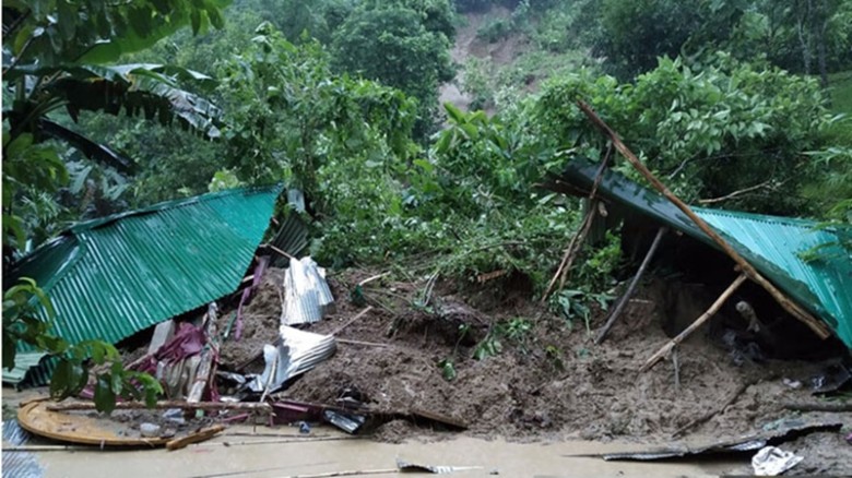 কক্সবাজারে পাহাড় ধসে ৮ রোহিঙ্গা ও বাংলাদেশির মৃত্যু