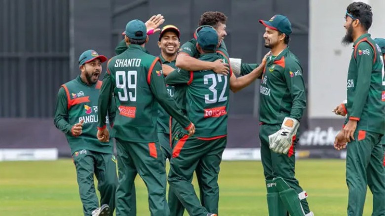 বাংলাদেশের বোলিং তোপে ১৪১ রানে অলআউট জিম্বাবুয়ে