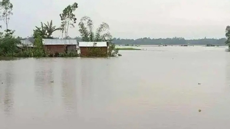বিপৎসীমার উপর দিয়ে প্রবাহিত হচ্ছে ৫ নদীর পানি