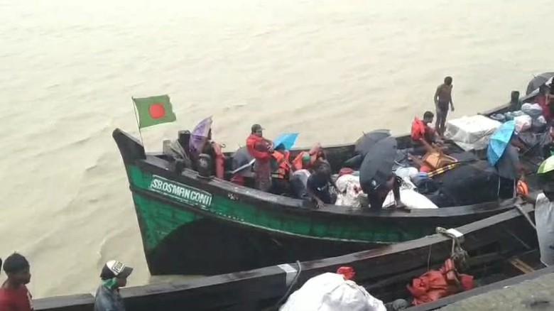 ঝুঁকি নিয়েই সেন্ট মার্টিন থেকে ট্রলারে ফিরলেন ১৫৯ বাসিন্দা