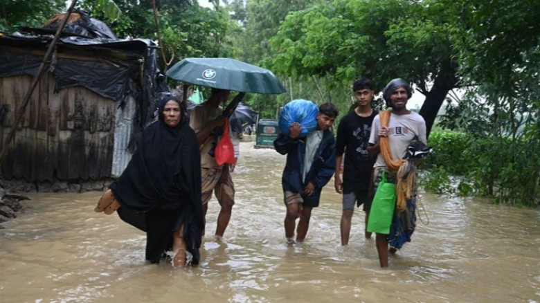চট্টগ্রামে তিন দিন ধরে পানিতে ডুবে আছে ঘরবাড়ি, নেই খাবার-পান