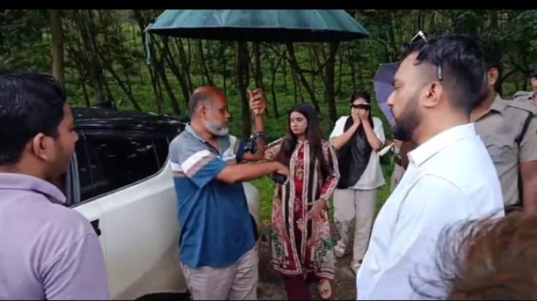 রামুতে স্বরাষ্ট্র মন্ত্রণালয়ের স্টিকার লাগানো গাড়িতে ৬ হাজার