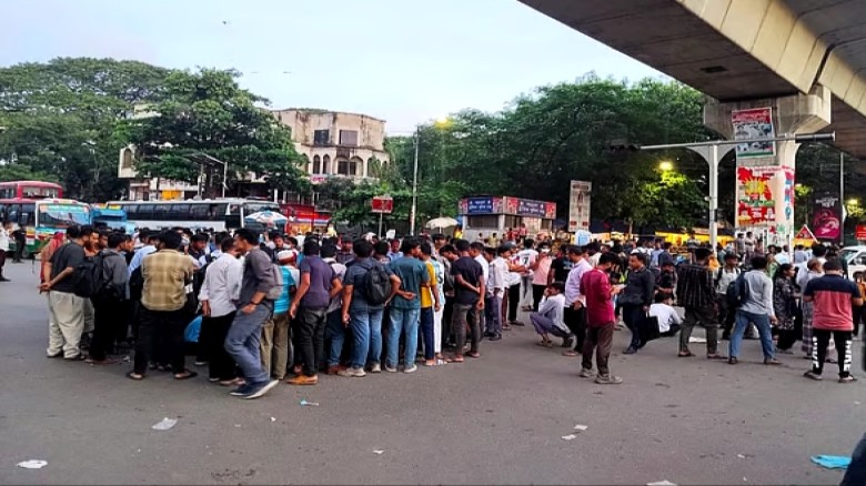 শিক্ষামন্ত্রী পদত্যাগের আলটিমেটাম, শাহবাগ অবরোধ শেষে কর্মসূচ