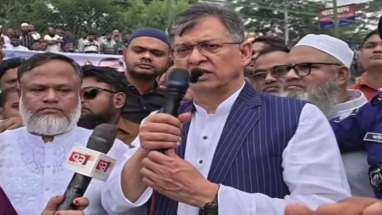 জনগণের বিপদে পাশে থাকা সরকারের দায়িত্ব: স্বরাষ্ট্রমন্ত্রী