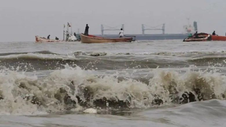 ঝড়ের আশঙ্কা কমায় চার সমুদ্রবন্দরের ৩ নম্বর স্থানীয় সতর্ক সংক
