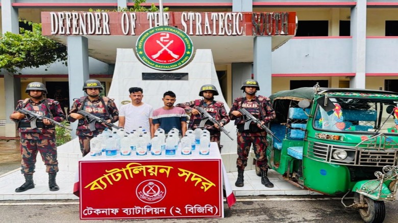টেকনাফে বিজিবির অভিযানে ২ জন আটক, ৬০ লিটার দেশীয় চোলাই মদ উদ