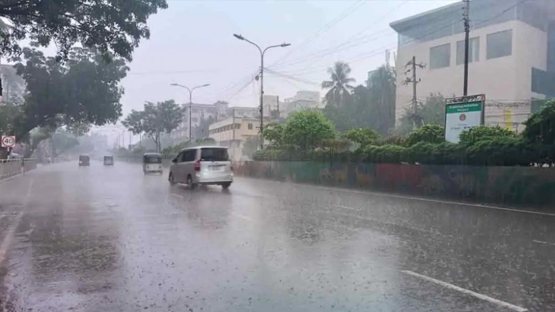 কক্সবাজারে বজ্রসহ বৃষ্টির সম্ভাবনা, ১০ অঞ্চলের নদীবন্দরে ১ ন