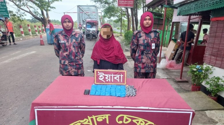 কক্সবাজার বিজিবির অভিযানে ১১ হাজার পিস ইয়াবাসহ নারী আটক