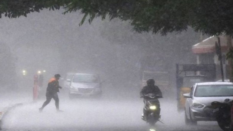 সন্ধ্যার মধ্যে কক্সবাজারসহ ১৩ অঞ্চলে ঝোড়ো হাওয়াসহ বজ্রবৃষ্টি