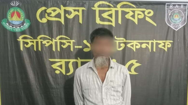 টেকনাফে র‌্যাবের অভিযানে ১০ হাজার ইয়াবাসহ মাদক কারবারি আটক