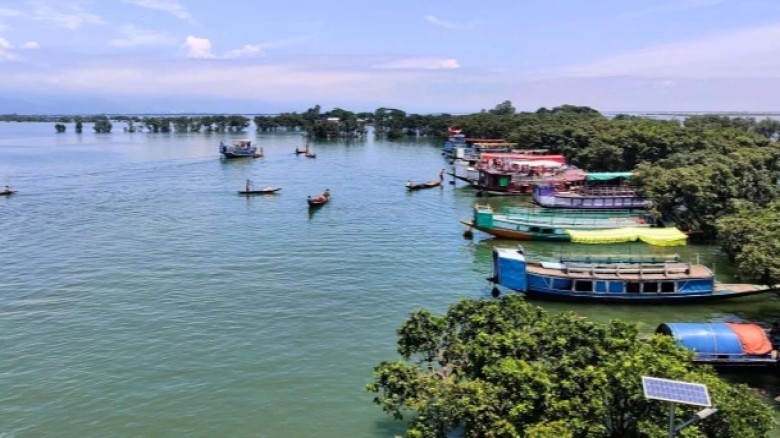 টাঙ্গুয়ার হাওরে হাউসবোট ও পর্যটকবাহী নৌযান চলাচল নিষিদ্ধ
