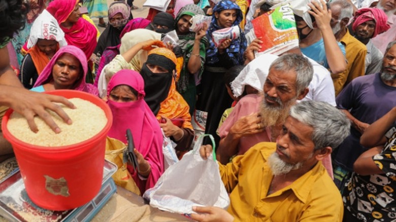 ১৫ টাকা কেজি দরে ৩০ কেজি চাল পাবেন ৫৫ লাখ কার্ডধারী