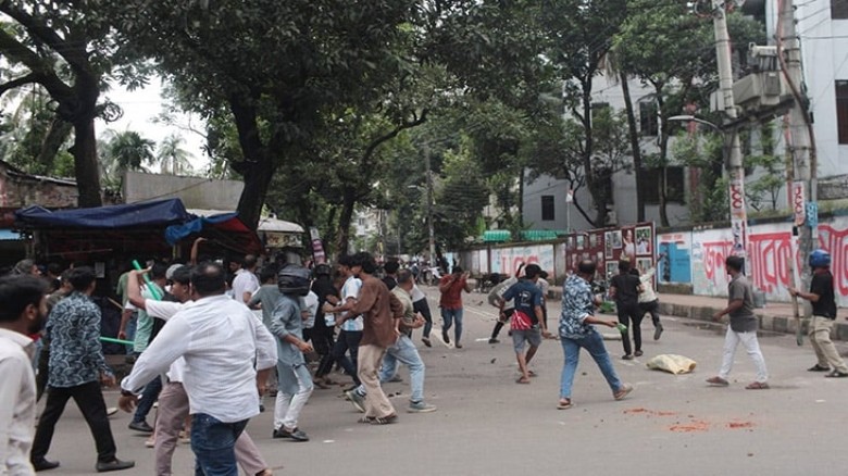 চার ক্যাম্পাসে সংঘর্ষ, আহত শতাধিক
