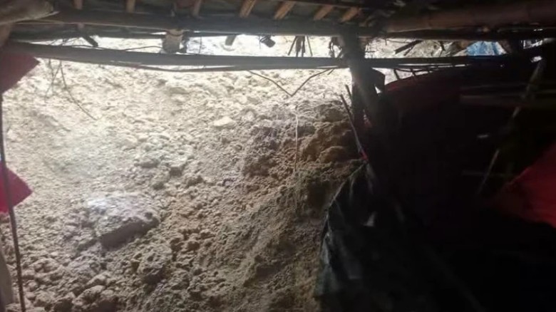 রোহিঙ্গা ক্যাম্পে পাহাড়ধসে শিশুর মৃত্যু