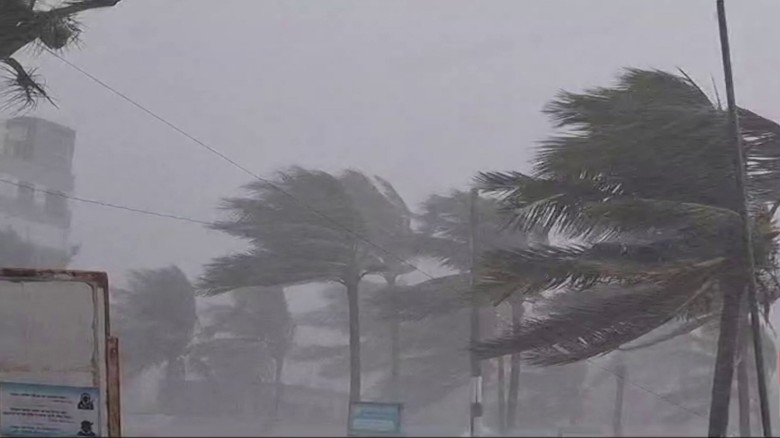 রাত ১টার মধ্যে কক্সবাজারসহ ৭ অঞ্চলে ঝড়ের শঙ্কা