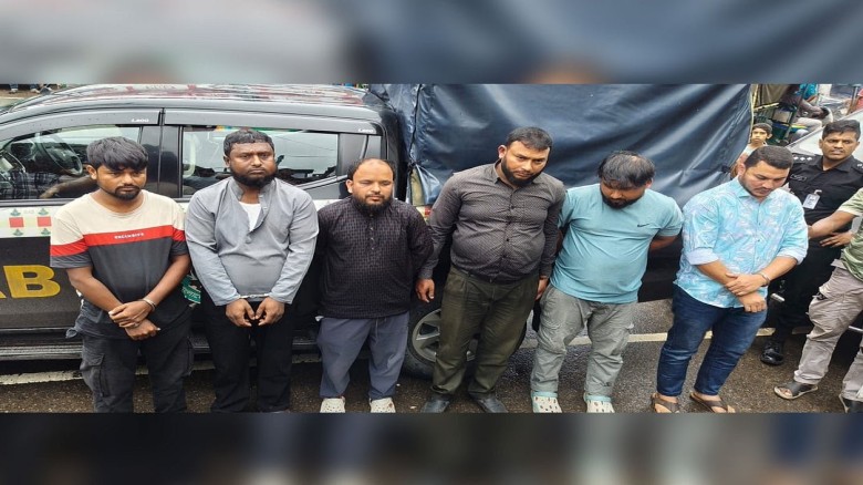 পর্যটকের বেশে কক্সবাজার থেকে ইয়াবা পাচার, গ্রেপ্তার ৬