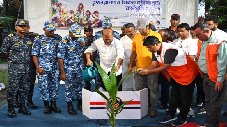 সেন্টমার্টিনে ২০ হাজার চারা রোপণ কর্মসূচির উদ্বোধন