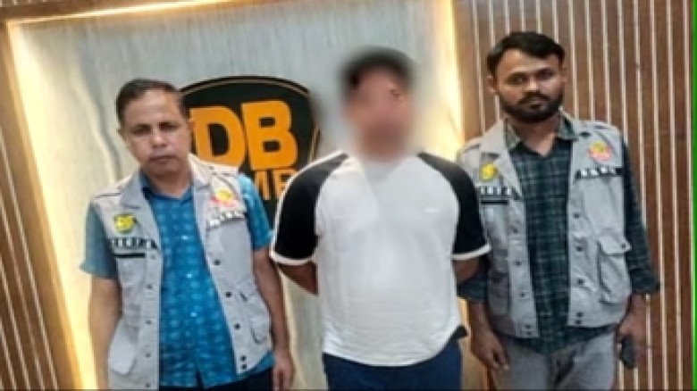 বিমানবন্দর থেকে চট্টগ্রামের আলোচিত সন্ত্রাসী বড় সাজ্জাদের সহযোগী গ্রেফতার...
