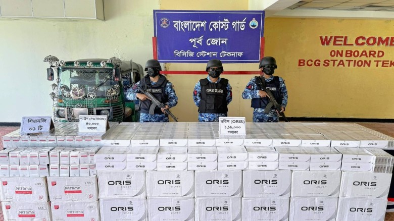 উখিয়ায় কোস্ট গার্ডের যৌথ অভিযানে ২৩ লাখ টাকার বিদেশি সিগারেট