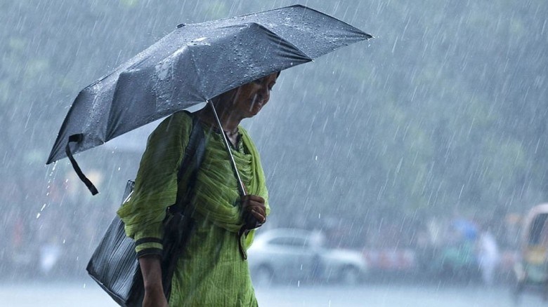 বঙ্গোপসাগরে লঘুচাপের আশঙ্কা; চট্টগ্রামে বজ্রসহ ভারী বর্ষণের 