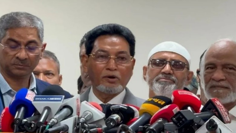 সংবিধান নতুন করে লেখা নয়, সংশোধনের পথেই এগোবে সরকার