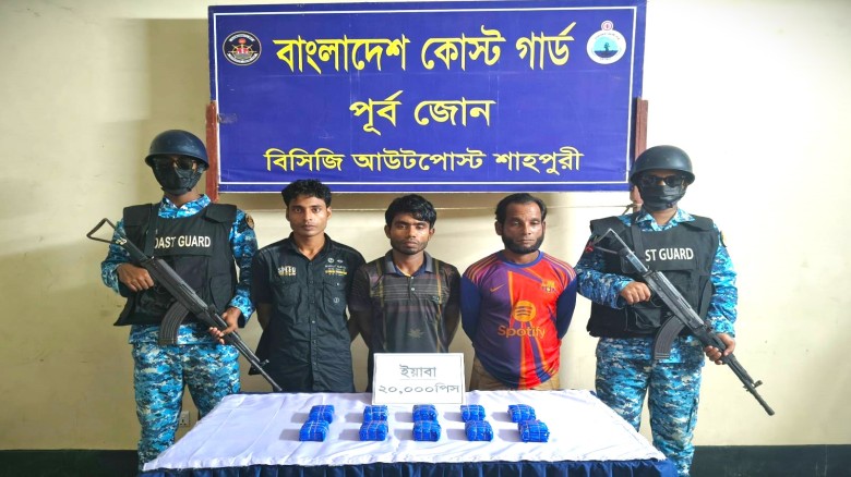 টেকনাফে পৃথক দুই অভিযানে ২৫ হাজার পিস ইয়াবাসহ আটক ৪