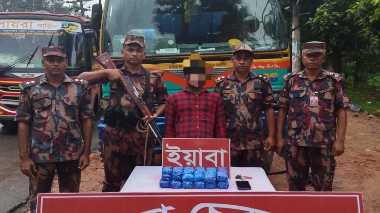 রামুতে ট্রাক থেকে ৪৩ হাজার ৪০০ পিস ইয়াবা উদ্ধার, চালক আটক