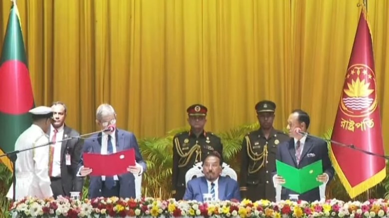 নবনির্বাচিত রাষ্ট্রপতি হিসেবে শপথ নিলেন মির্জা ফখরুল