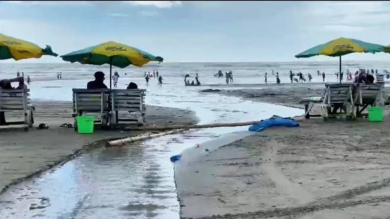 কক্সবাজার সৈকতে পরিকল্পিত পয়ঃনিষ্কাশন ব্যবস্থা না থাকায় সরাস