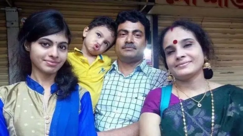বাড়ির ছাদে ইয়াবা সেবনে বাধা দেওয়ায় একই পরিবারের চারজনকে হত্য