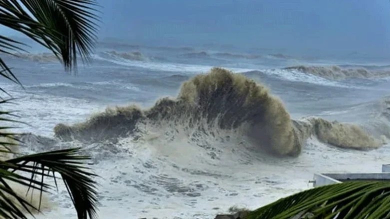 সাগরে লঘুচাপ, চার সমুদ্রবন্দরে ৩ নম্বর সতর্ক সংকেত