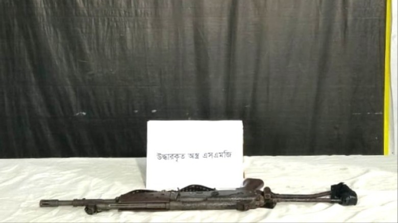 টেকনাফে পরিত্যক্ত বিদেশি এসএমজি উদ্ধার, ৩২৭ রাউন্ড গুলিসহ না