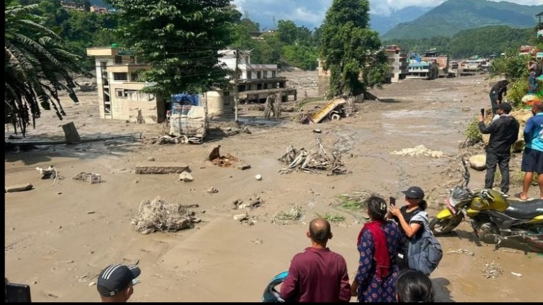 নেপালে ভূমিকম্প-পরবর্তী আকস্মিক বন্যায় নিহত ৩১, বিদেশি পর্যটকসহ নিখোঁজ ৪০০...