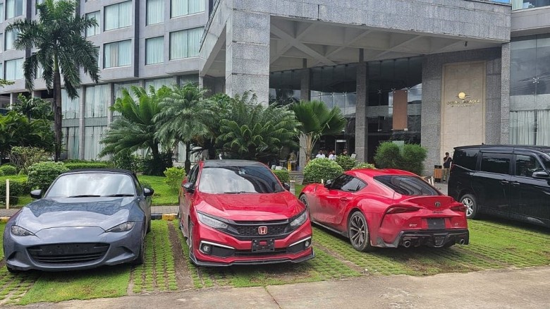 কক্সবাজারের পাঁচ তারকা হোটেলের পার্কিং থেকে তিন বিলাসবহুল গা