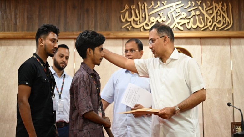 গুম-খুন ও শহীদ পরিবারের ৭৪ জনকে চাকরির নিয়োগপত্র দিলেন প্রধা