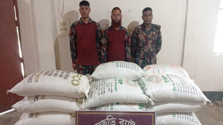 নাইক্ষ্যংছড়িতে যৌথ অভিযানে ১ হাজার ৩০০ কেজি সার জব্দ