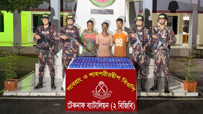 নাফ নদীতে বিজিবির অভিযানে ১ লাখ ৯০ হাজার পিস ইয়াবা জব্দ, আটক