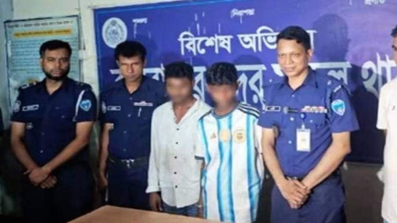 কক্সবাজারে বাস থেকে ২৪ হাজার ইয়াবা জব্দ, চালক-হেলপার আটক