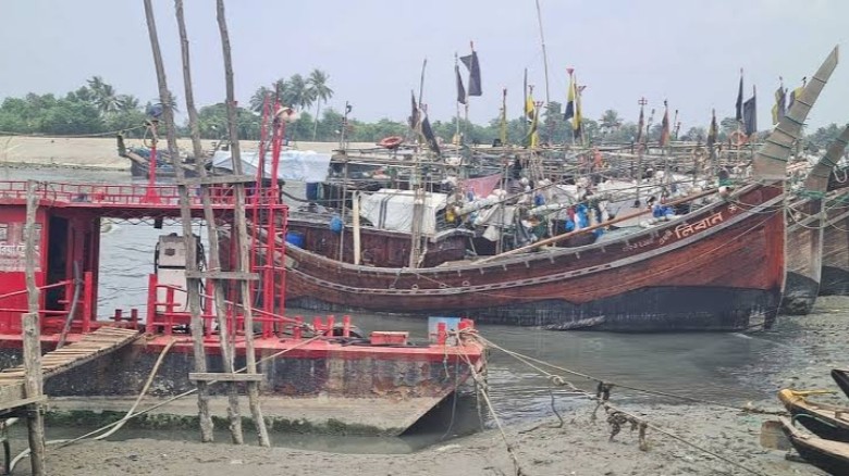 বৈরী আবহাওয়ায় কক্সবাজারের মাছ ব্যবসায় ধস, ১৫০০ কোটি টাকার লো