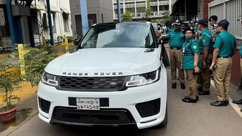 ট্রাফিক আইন ভাঙায় বিমানমন্ত্রীর গাড়ির বিরুদ্ধে দুই মামলা