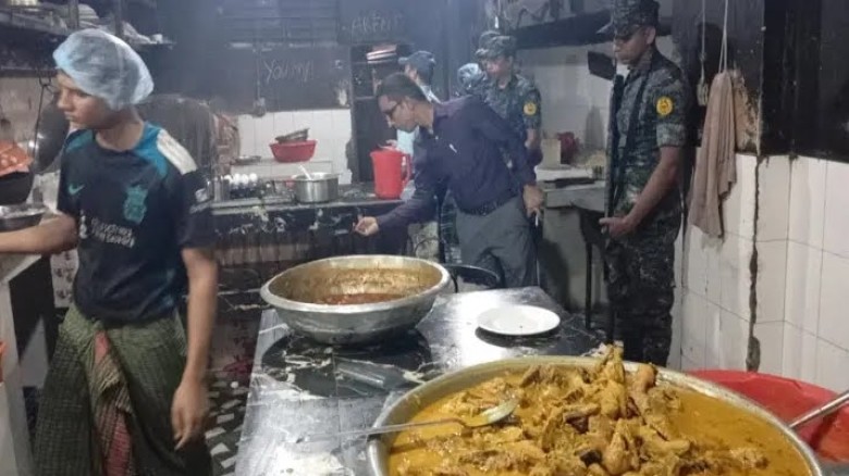কক্সবাজারে রান্নাঘর রেস্টুরেন্টসহ তিন প্রতিষ্ঠানকে জরিমানা