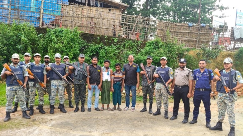 টেকনাফে সাঁড়াশি অভিযানে কুখ্যাত ডাকাতসহ ১৫ জন গ্রেপ্তার