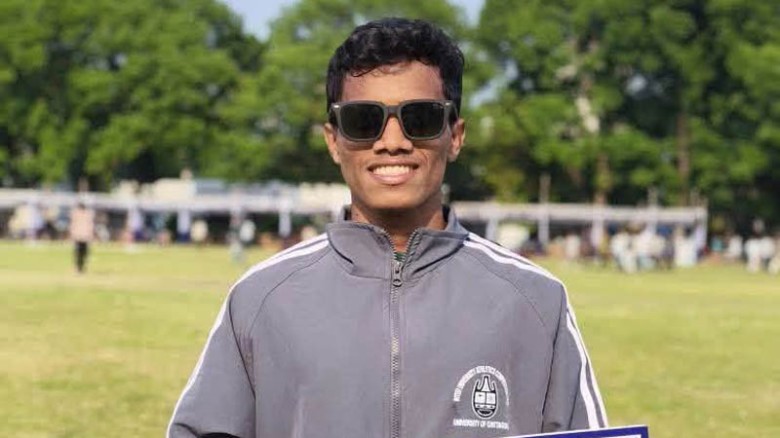 চট্টগ্রাম বিশ্ববিদ্যালয়ে ব্যানার লাগাতে গিয়ে বিদ্যুৎস্পৃষ্ট 
