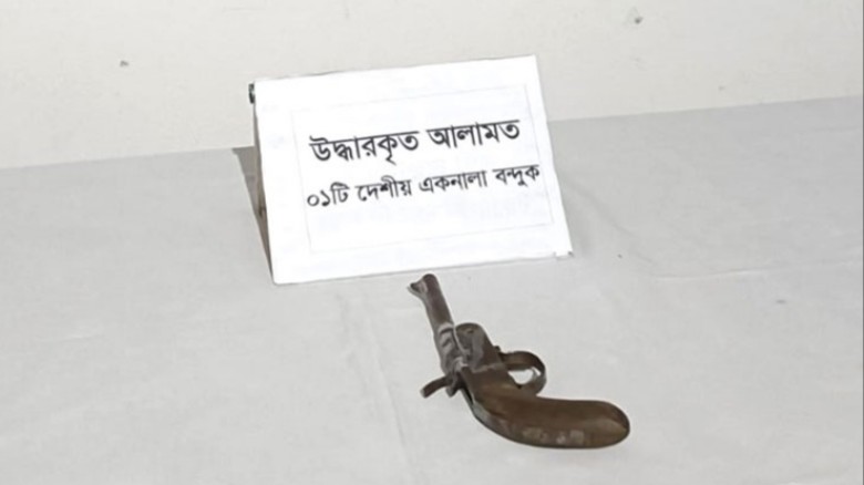 কক্সবাজারে যাত্রী ছাউনির পেছন থেকে দেশীয় বন্দুক উদ্ধার