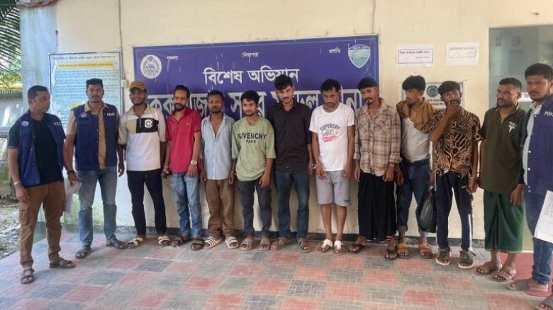 কক্সবাজারে পুলিশের বিশেষ অভিযানে ১১ অপরাধী গ্রেপ্তার...